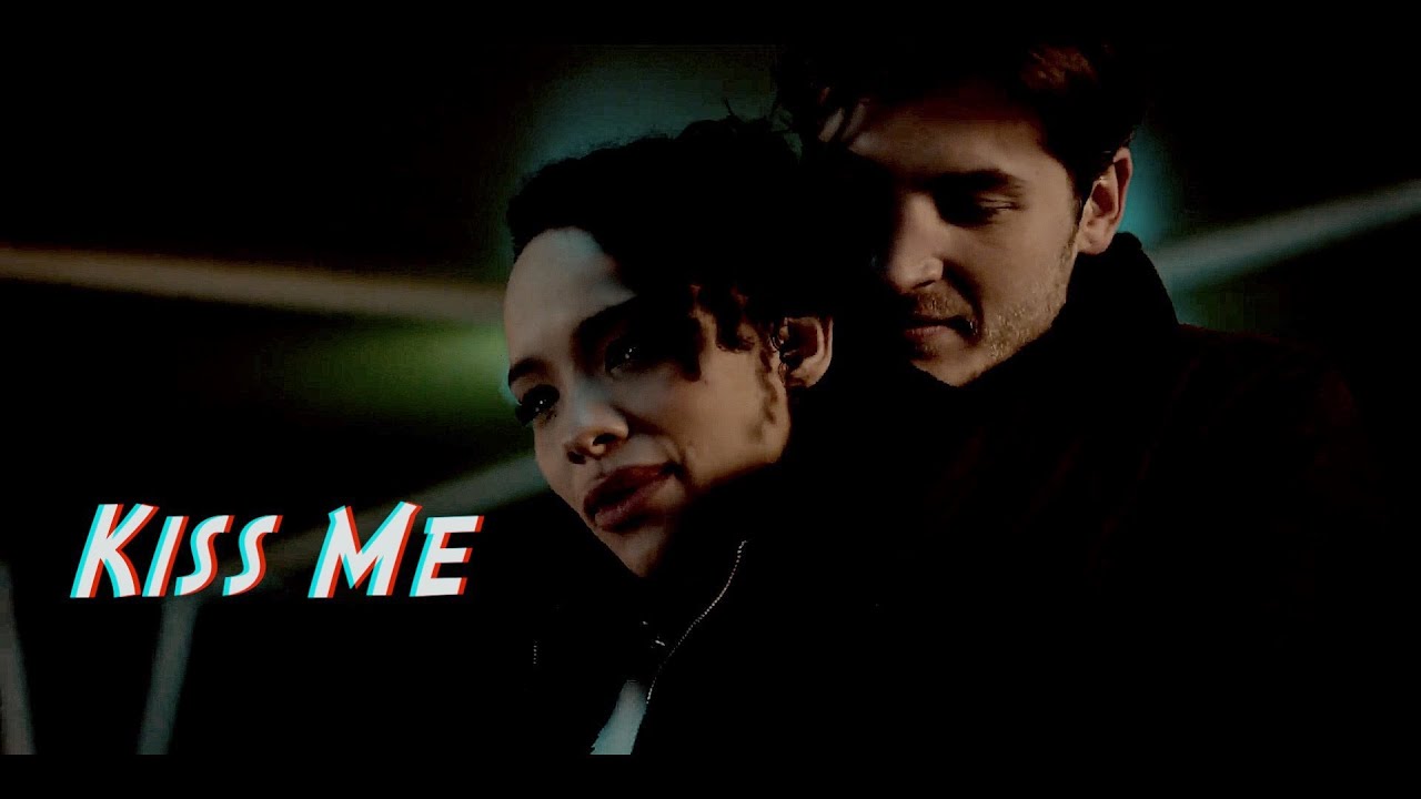 Dimitri + Rose | Kiss Me