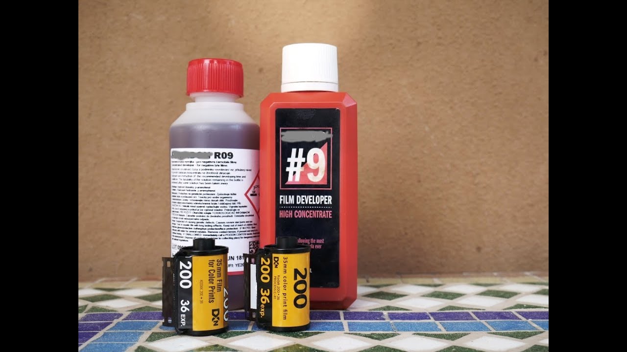 Sviluppo in bianco e nero di un rullino a colori non scaduto e colorazione elettronica del negativo
