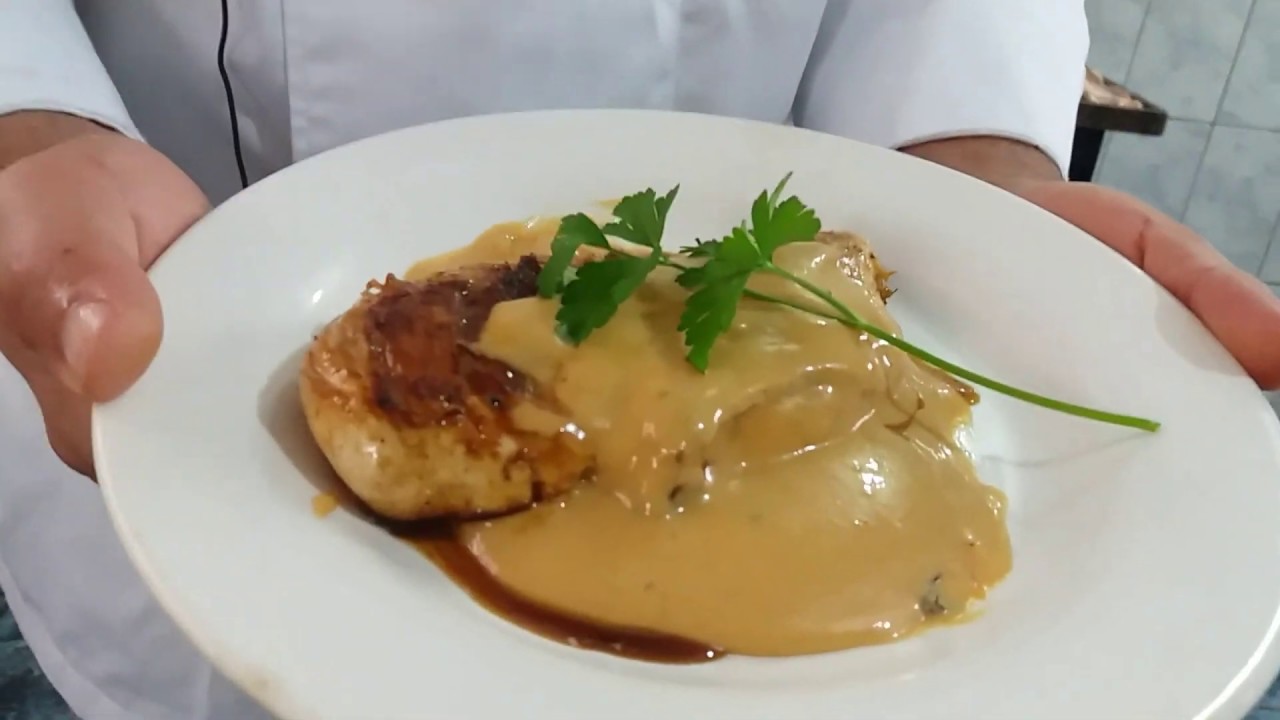 Filé de frango ao molho rose
