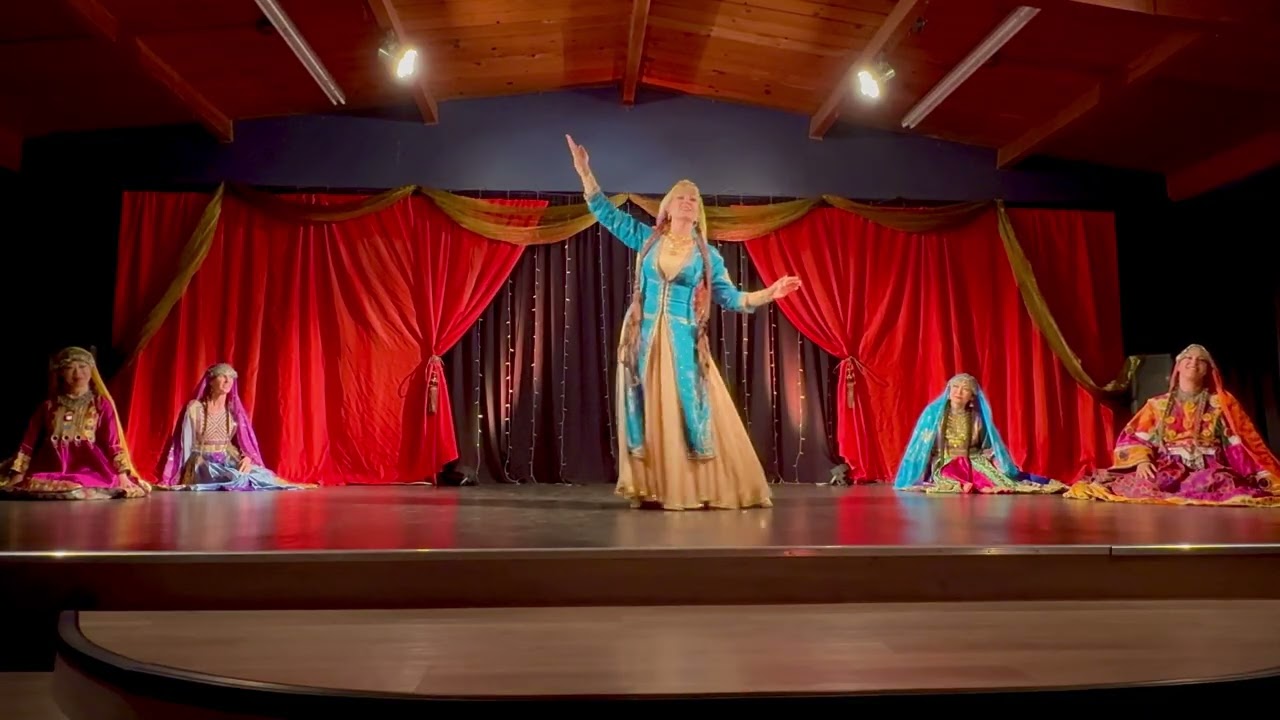 Hannah shares the story of Scheherazade and Dunyazade