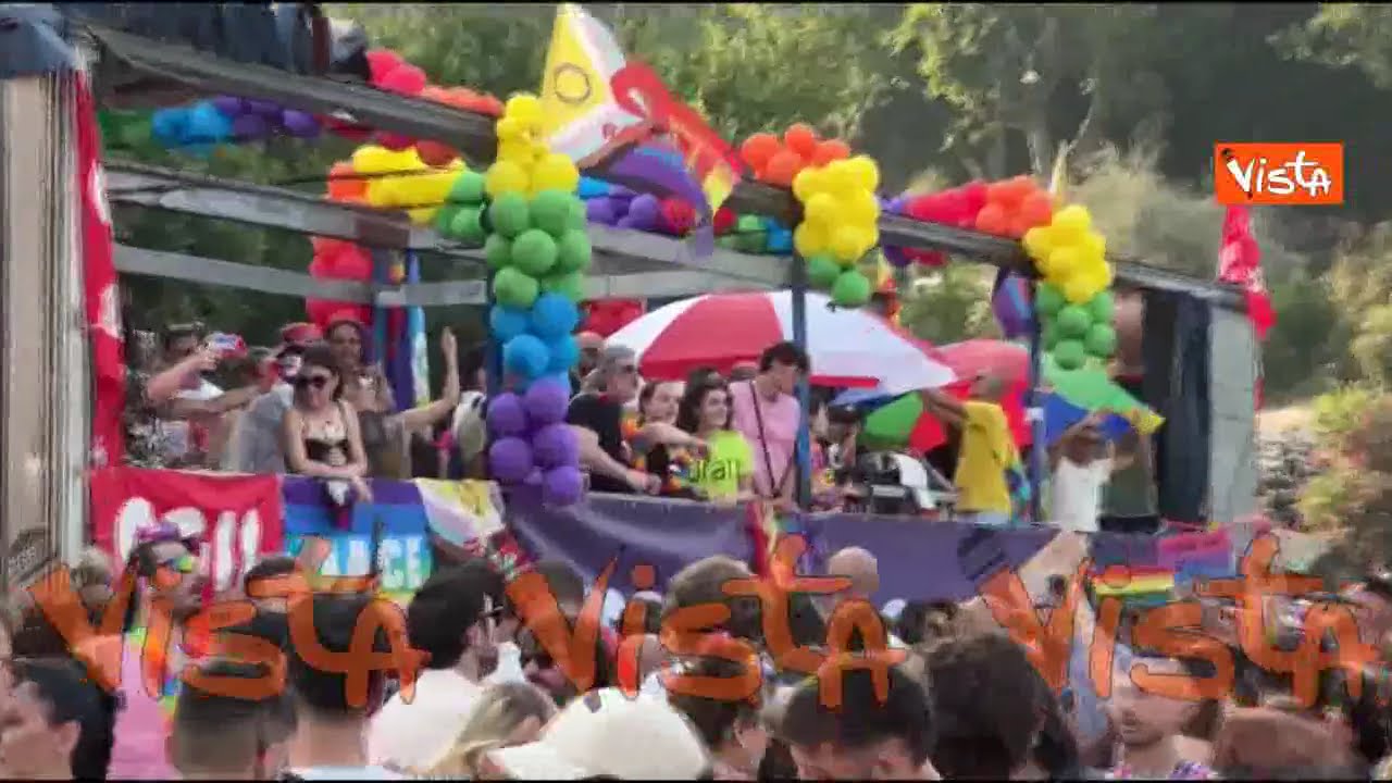 La marea arcobalendo del Roma Pride 2025