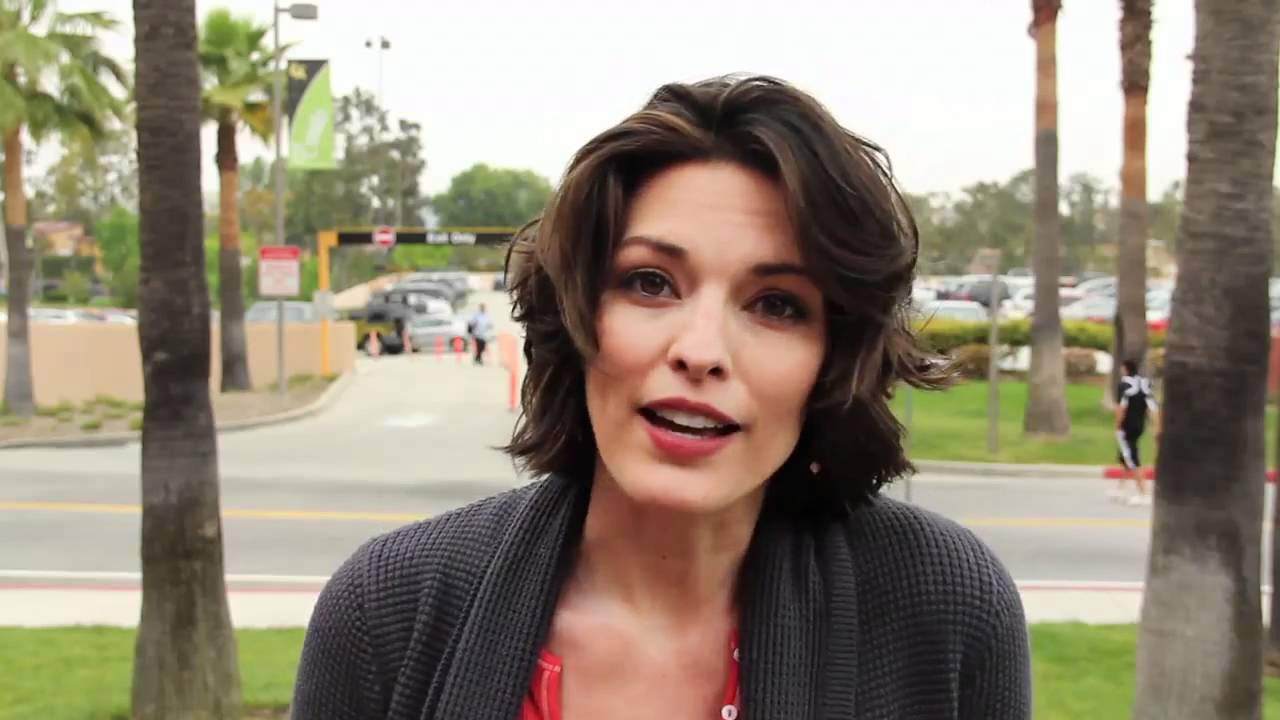 Alana de la Garza answers fan questions - part 2