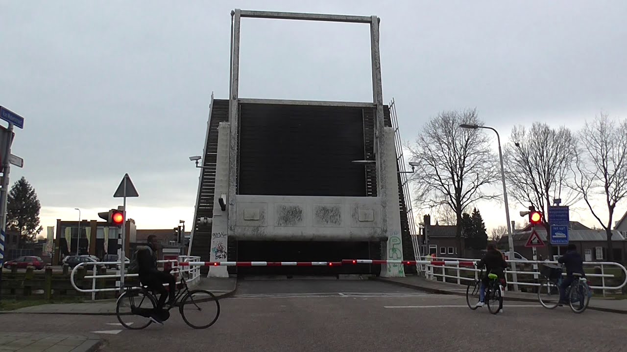 Brugopening Brug Lijnsheike Tilburg Ophaalbrug Drawbridge/ Pont Levis/ Klappbrücke