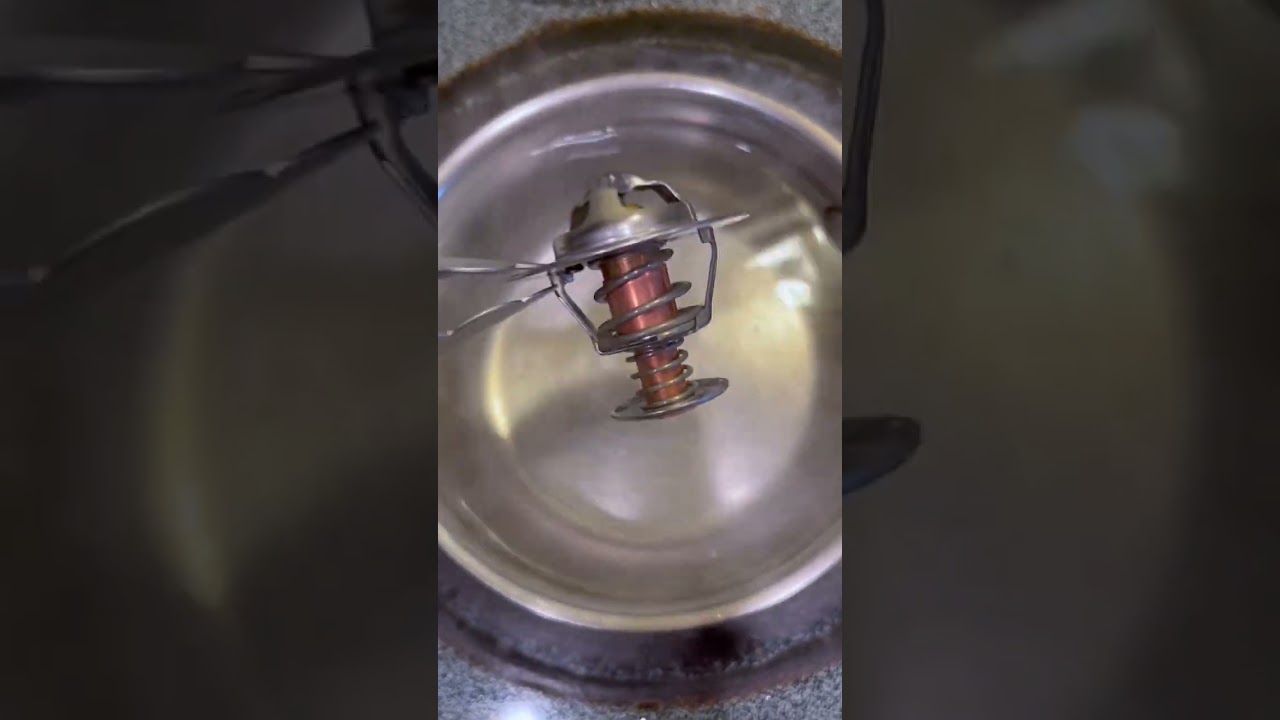 Посмотрите, как работает термостат в вашем автомобиле #motorcarnut #yourcar #mechancial #diy #eng...