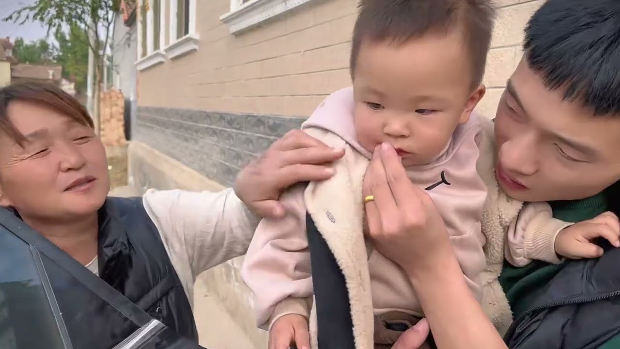 幸福不是你有多少钱，开多好的车，住多大的房子。而是一家人在一起，三餐四季，父母健康，夫妻恩爱，孩子懂事，无病无灾，足矣#小董家里事 #记录家庭美好瞬间
