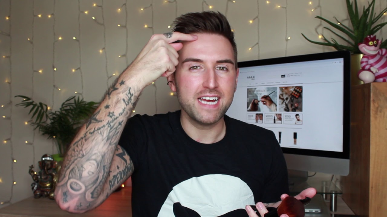 How To Apply Men's Bronzing Powder  |  MMUK Man