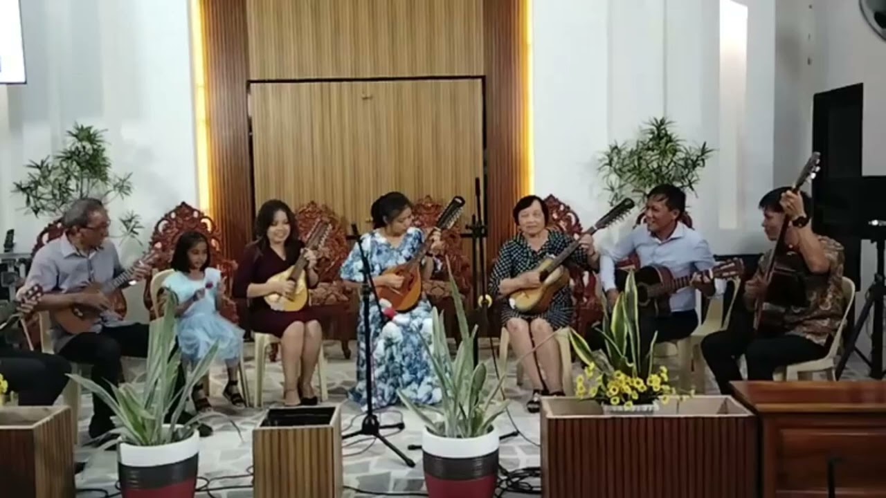 Ive got a mansion/far beyond the sun medley.Family Rondalla