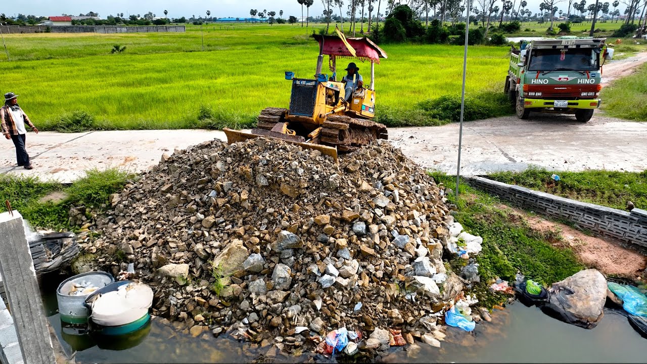 Wonderful New Project! Landfill In Fence Box Using Bulldozer D20P Pushing Stone with 5Ton Dump Truck