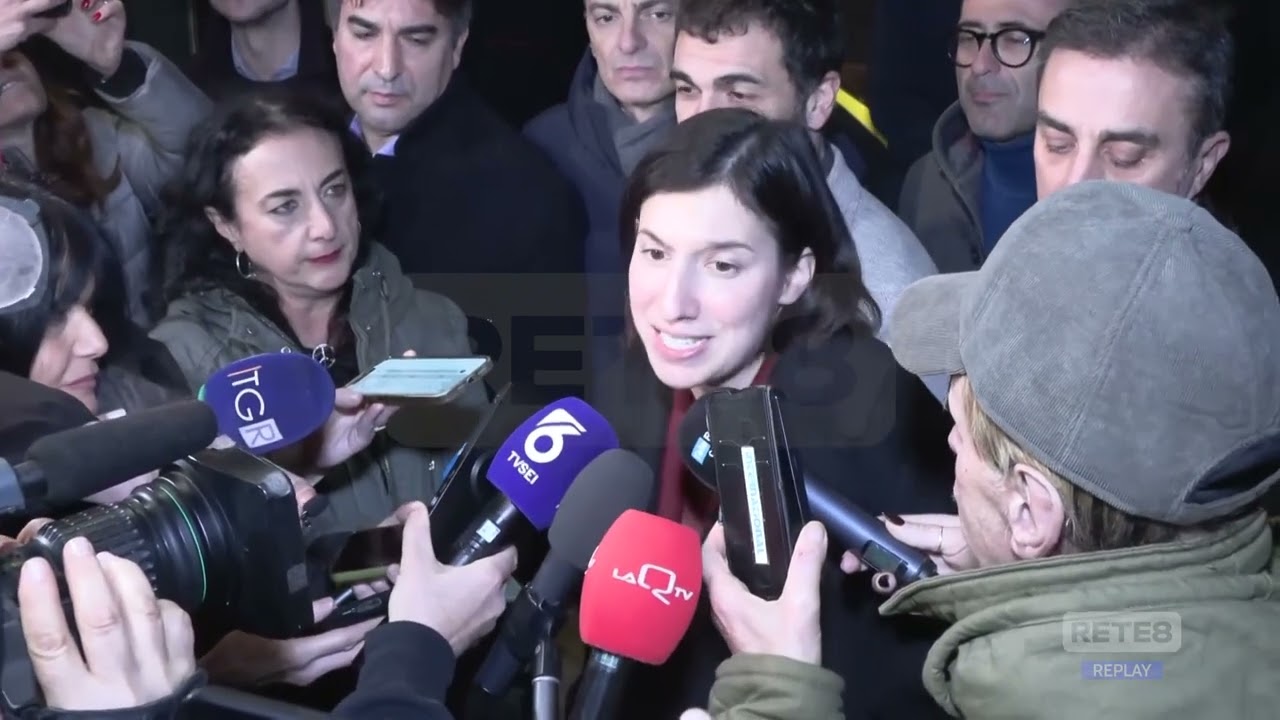 Pescara: sala comunale gremita per Elly Schlein