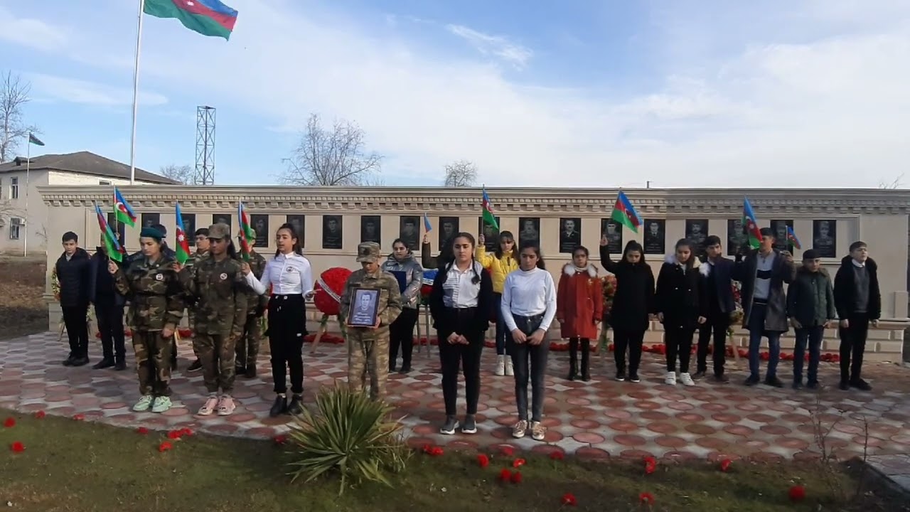 VIII b sinfi Şəhid Həsrəddin Abuşovun doğum günü münasibəti ilə tədbir keçirdi. 17.01.2022