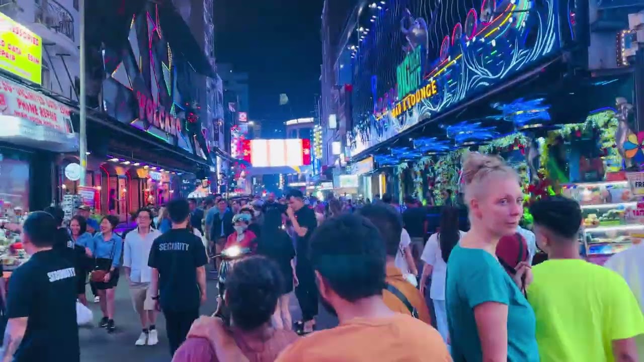 Phố đi bộ Bùi Viện về đêm