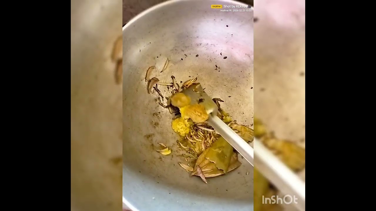 কুমড়ো , মটরশুঁটি আর কাঁচা ছোলা , চুনা মাছ এর ঝাল।