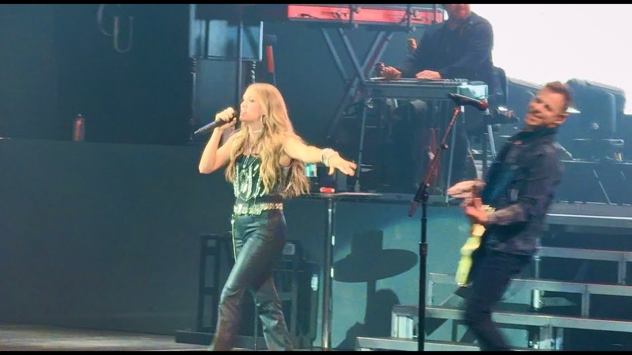 Carrie Underwood - Cowboy Casanova, Live Performance