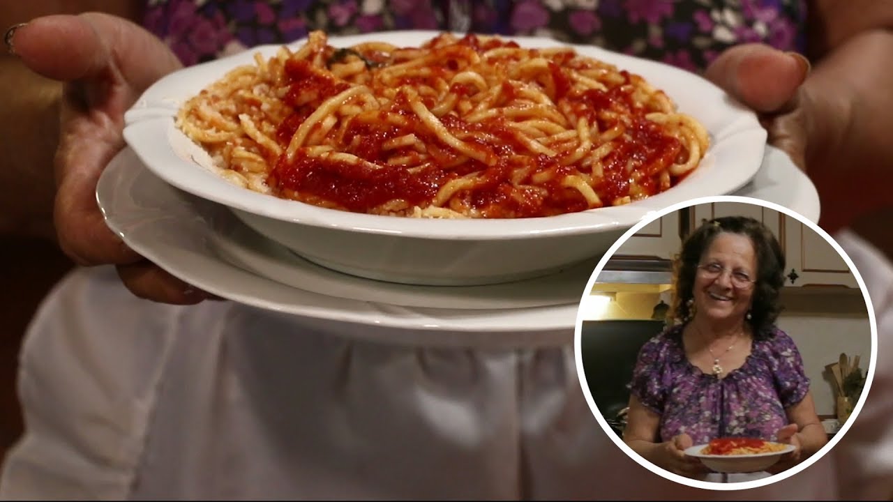 Pasta Grannies | Handmade spaghetti with tomato sauce 'Maccaronara'