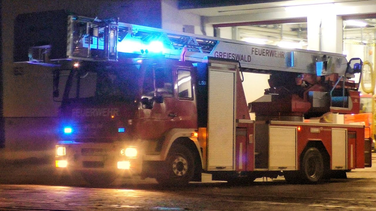 [Silvesternacht 2023/2024 + Neues TLF4000] Einsatzfahrten Feuerwehr Greifswald + Retttungdienst
