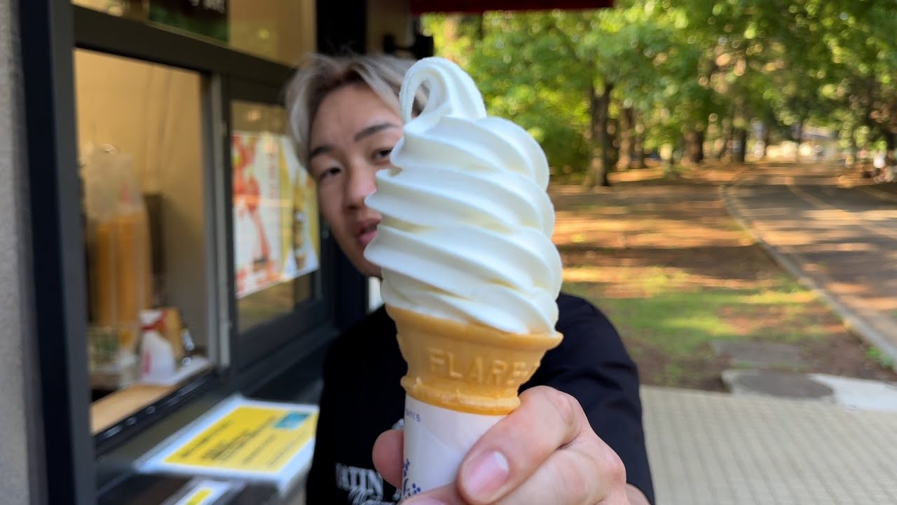 ソフトクリームを食べていく