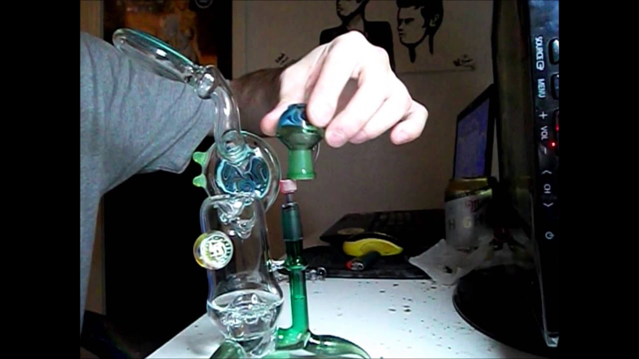 Breaking in Sheepdawg custom glass rig with a dab