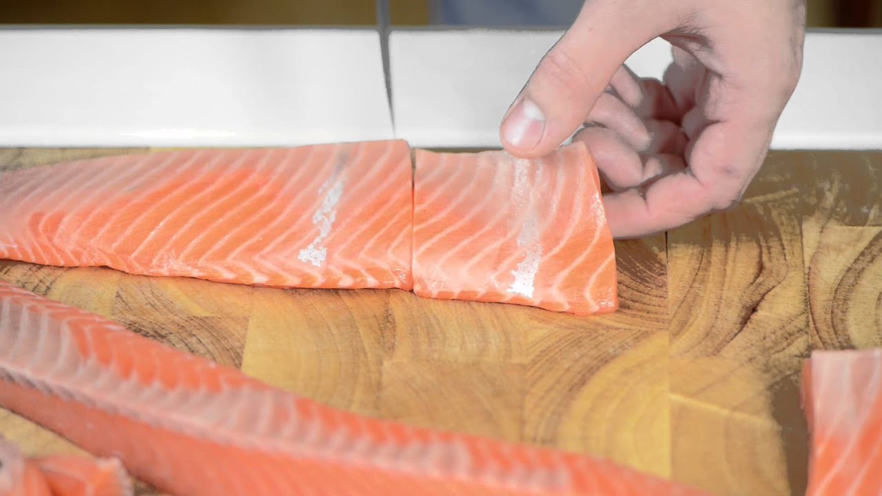 Jak pokroić rybę do sushi