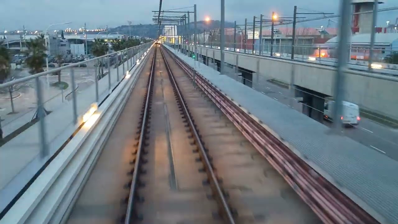Carrera entre la 9217 sin servicio y la 9173 en servicio en la L10 Sud Metro de Barcelona 2026