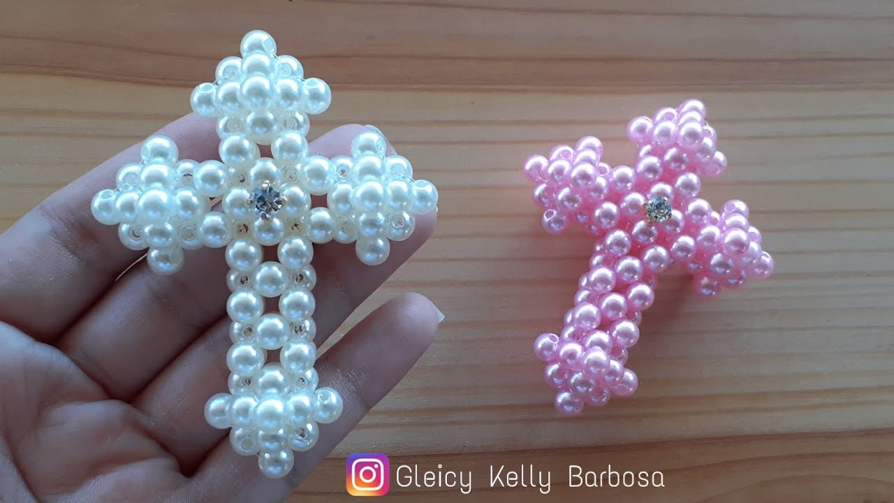 Crucifixo de pérolas P/1 -  Gleicy Kelly Barbosa