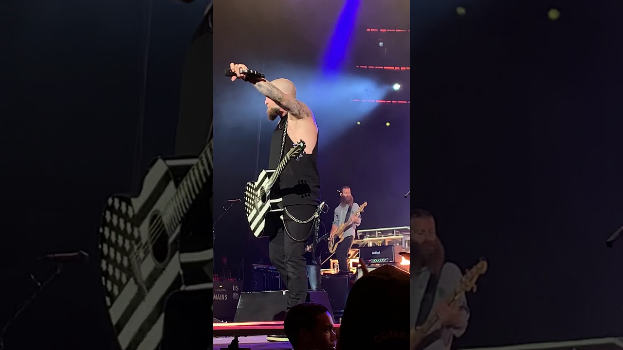 Brantley concert fight. Darien lake buffalo NY CONCERT - crowd chants -