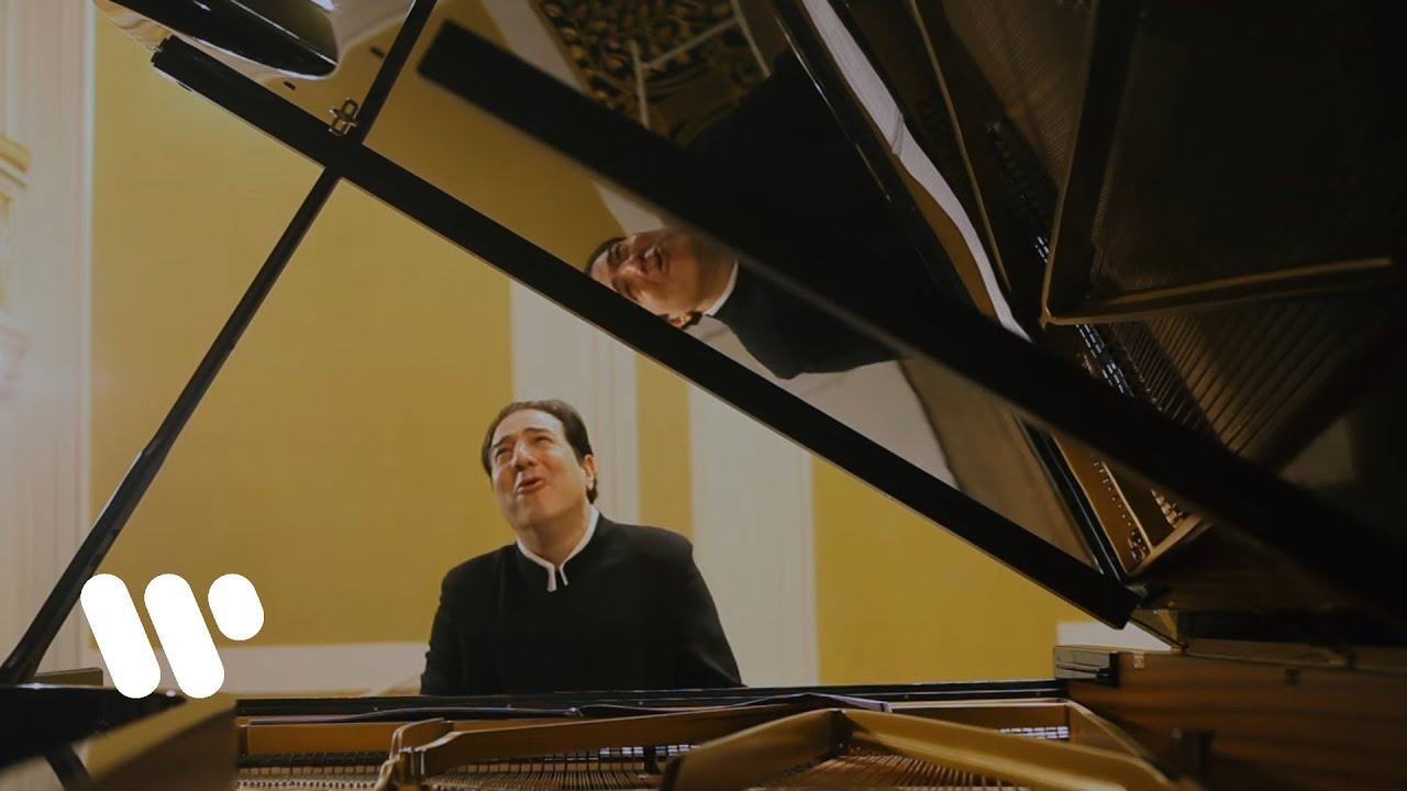 Fazıl Say plays Le Coucou by Daquin (from Premier Livre de pièces de clavecin, Troisième Suite)