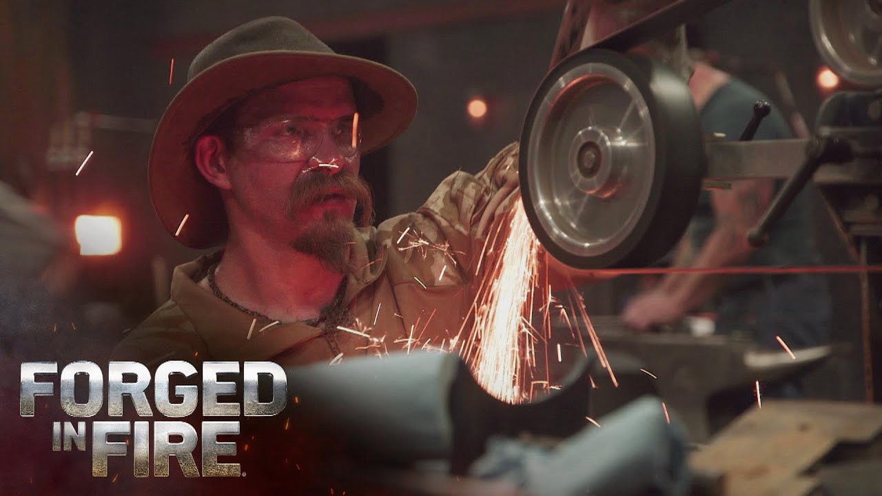 RUSTY CHAIN MAIL - Knights Templar Dagger (Season 4) | Forged in Fire