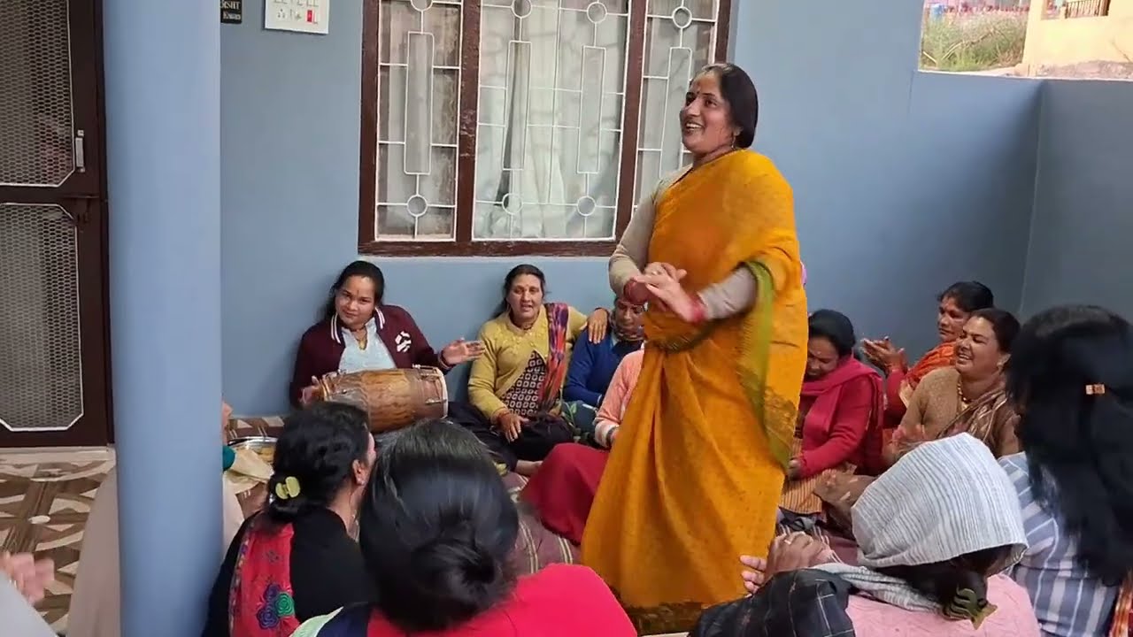 आज खेत में काटी घास 🌾✂️