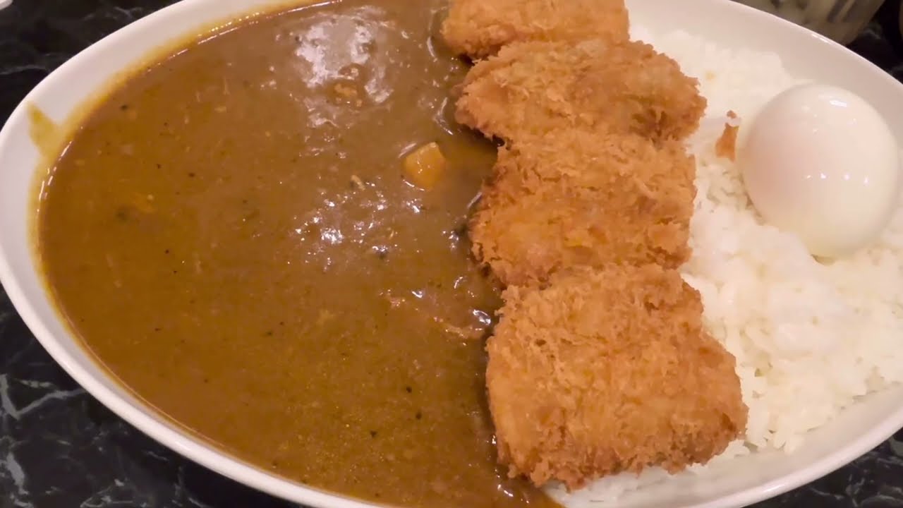 渋谷でごはん500gの大盛りカツカレー食べるだけの人生