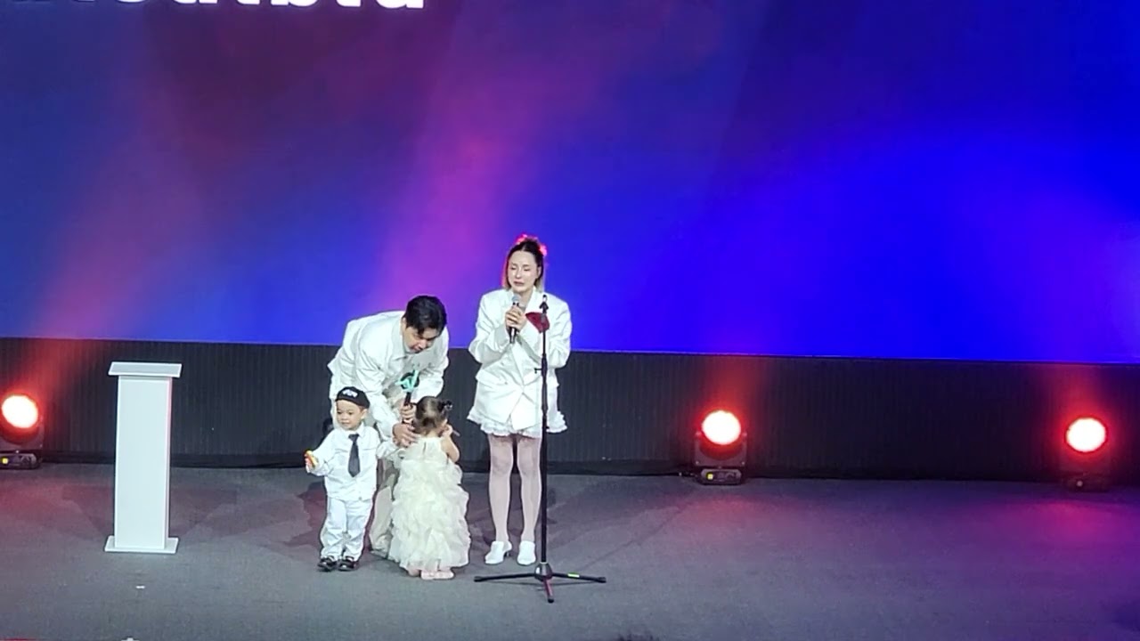 ฝาแฝด รับรางวัล รายการไทยแลนด์ท็อปโหวต