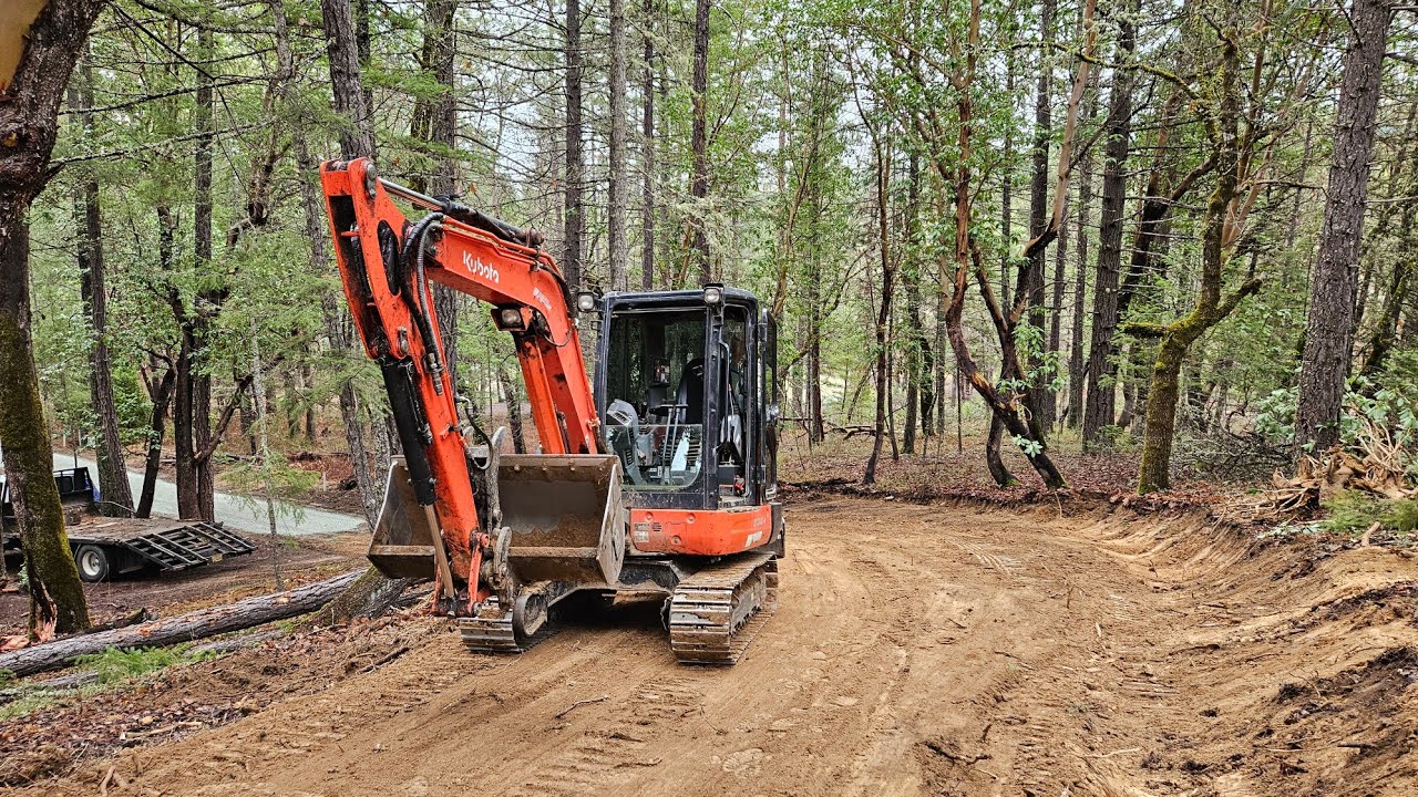 Небольшая реконструкция дороги с использованием экскаватора Kubota KX 040 4