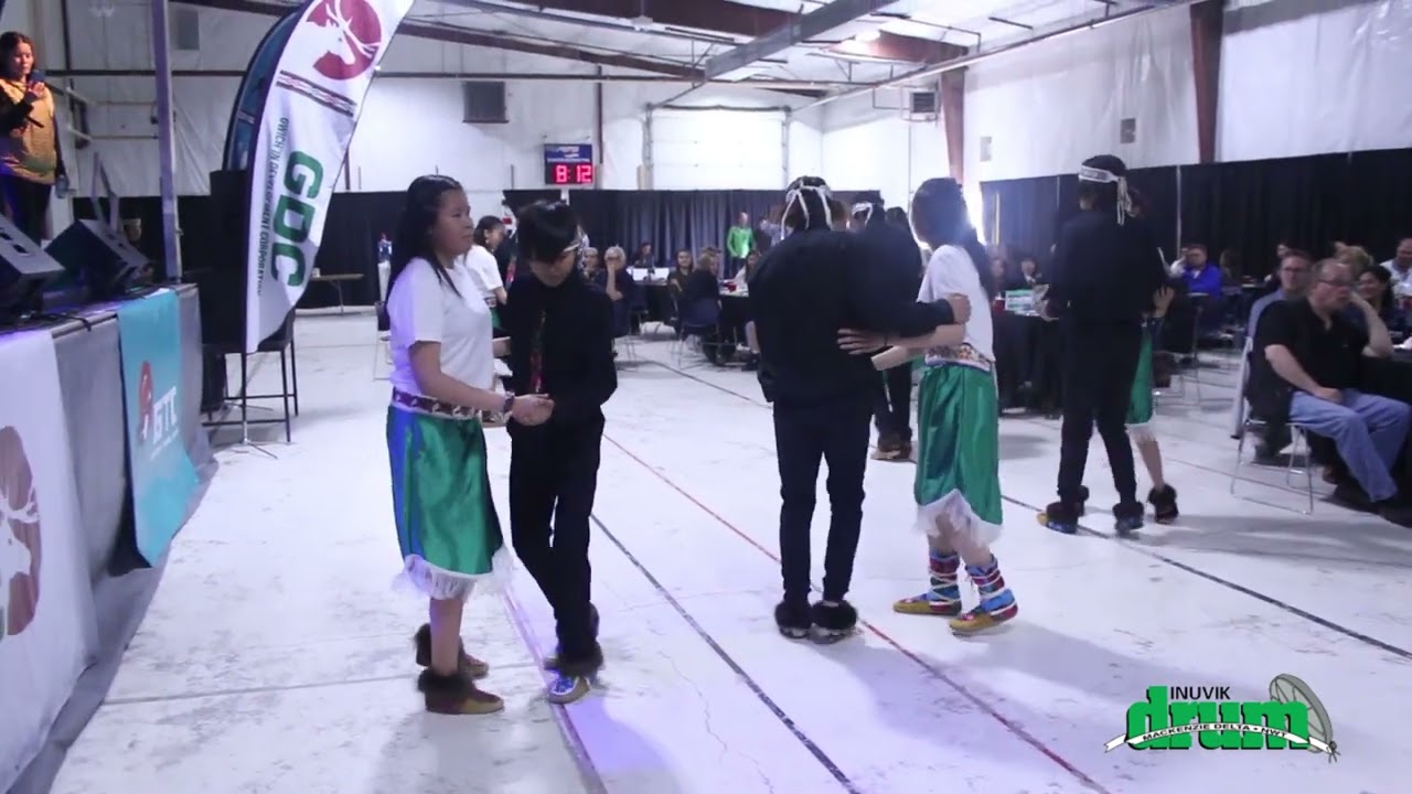Tetlit Gwich'in Dancers