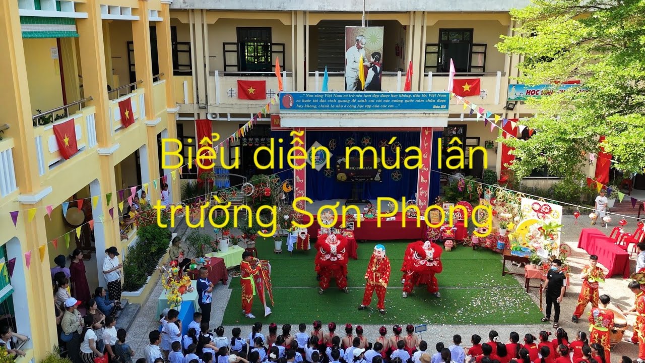 Cuộc thi làm lồng đèn và biểu diễn múa lân tại trường tiểu học Sơn Phong Hội An