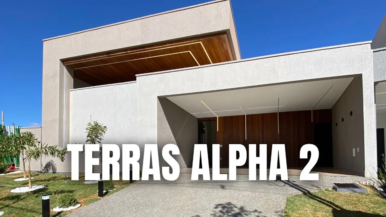Casa em frente à praça do condomínio   Terras Alpha 2