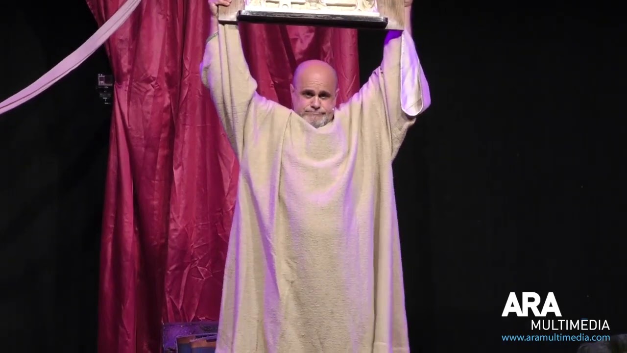 Xavi Castillo conta 'La Biblia' a l'IVAM CADA Alcoi. Teatre Hibrid. ARAMULTIMÈDIA