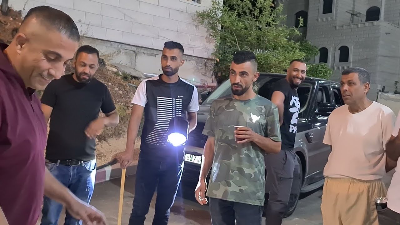 اهالي قرية جمالة يبلغون عن  3 افاعي سامة داخل سيارة مع جمال العمواسي