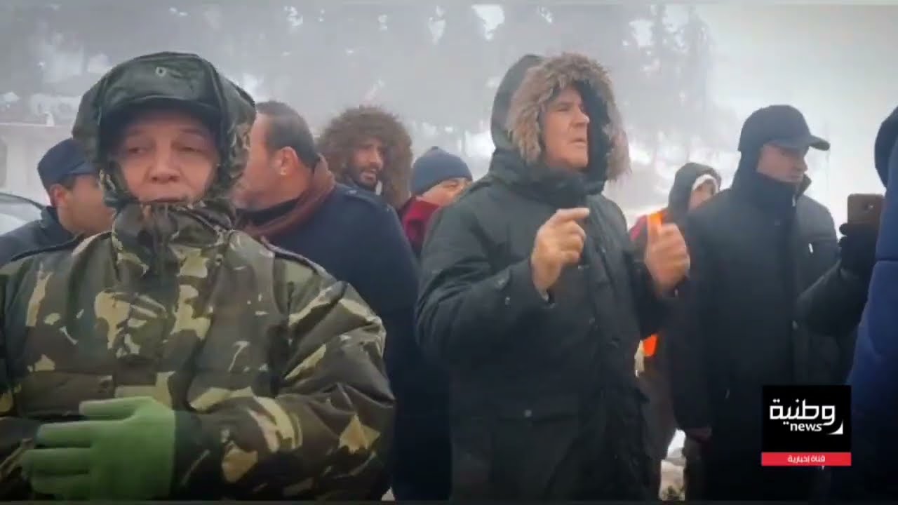 الجيش الجزائري ينقذ الأشخاص العالقين في المرتفعات بسبب تراكم الثلوج