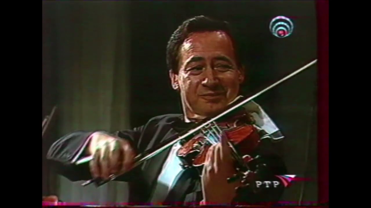 Vladimir Spivakov and " The Moscow Virtuosi"  in Yekaterinburg .1995