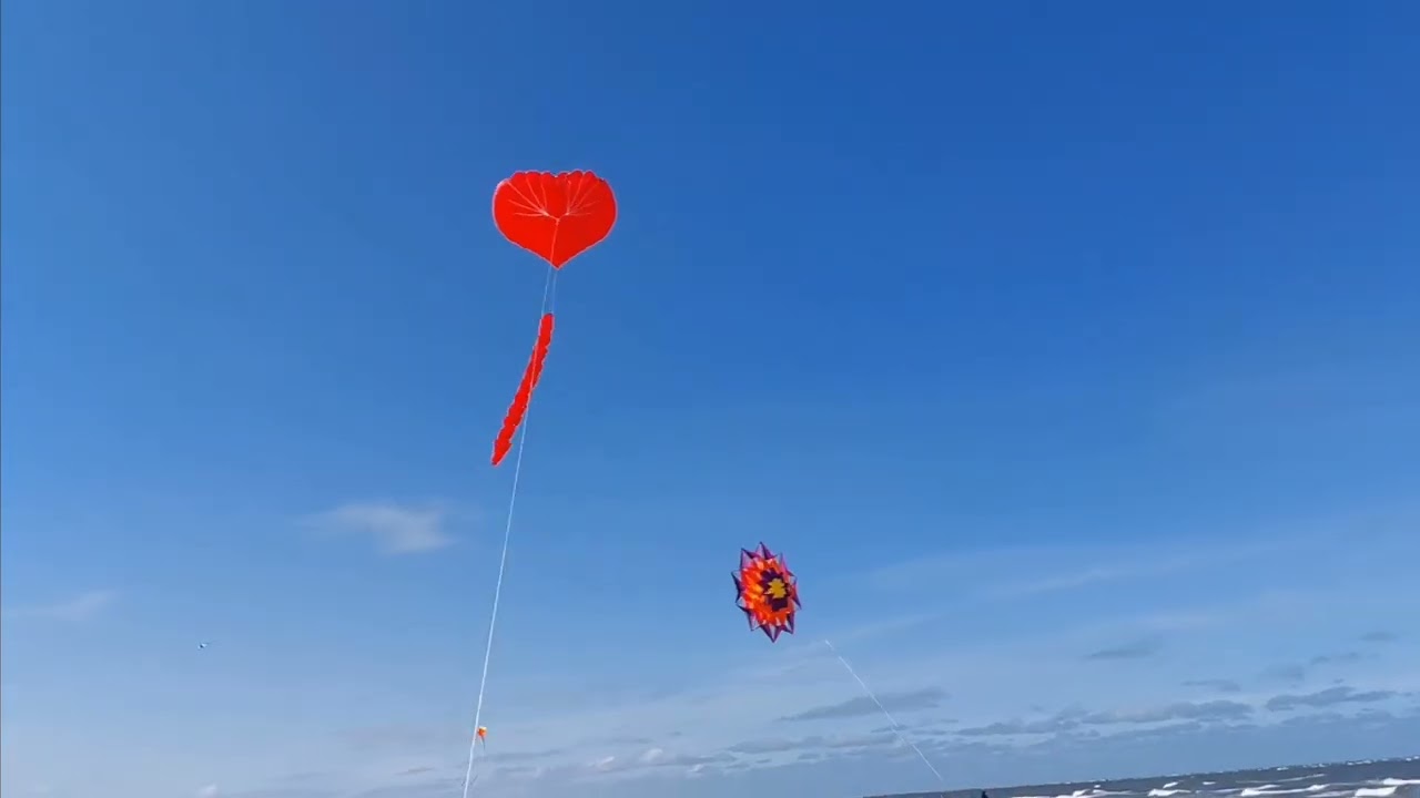 Let's go fly a kite  - Heart kite from Metropolis Drachen