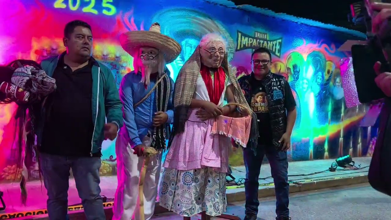 Y así retumbó la tierra 😎🫵🌍 En la pinta de mural de la Reyna de las comparsas en zimatlan 😎