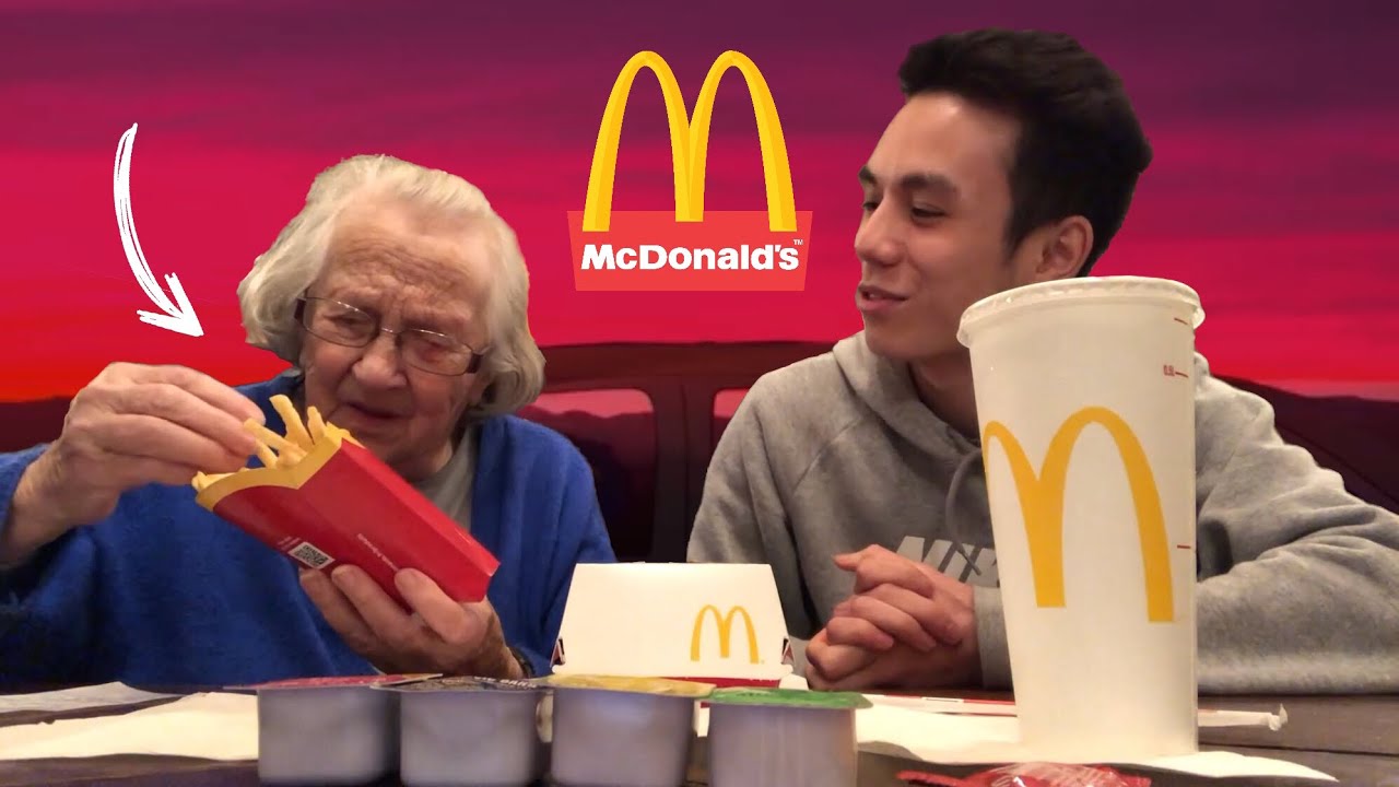 MA GRAND-MÈRE TESTE MCDO (93 ans) ! 🍟🍔