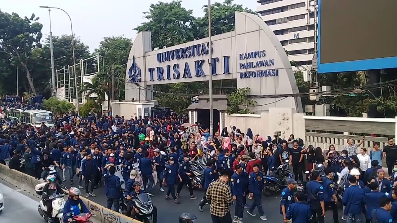LAMA TAK MELIHAT AKSI MAHASISWA TRISAKTI SEBANYAK INI