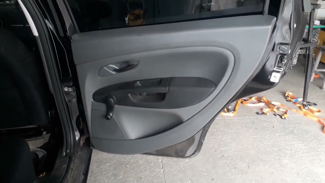 como desmontar o forro de porta do Fiat Punto, Dianteiro e traseiro