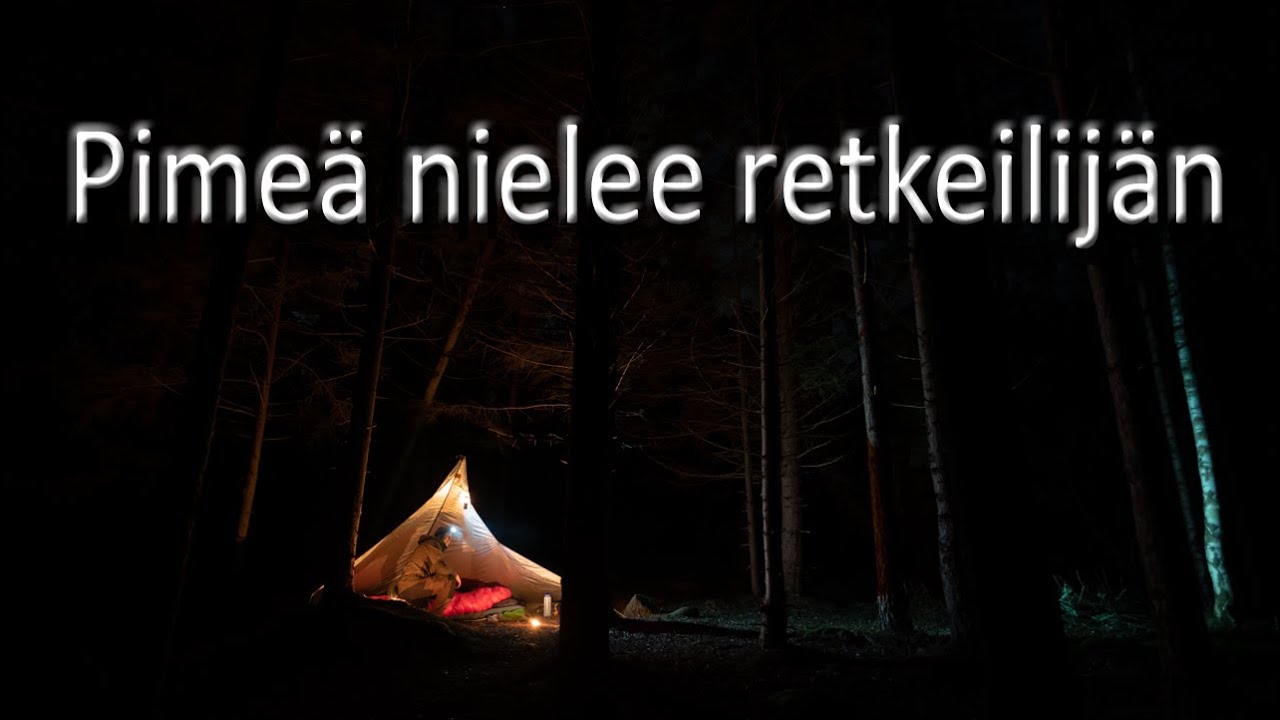 Pimeä talviyö louteen suojissa | Lumettoman metsän pimeys nielaisee retkeilijän hiljaiseen yöhön.