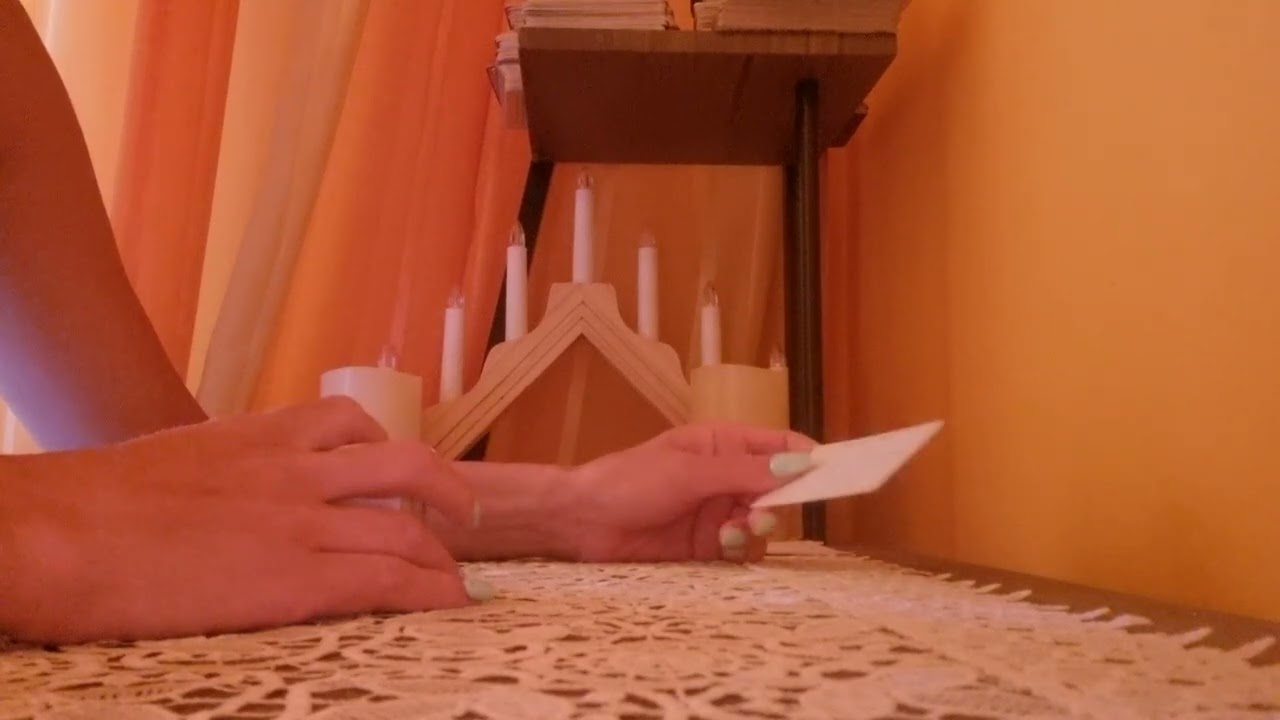 Totul se dărâmă fără tine.......universul ii spune ca TU ESTI ALEASA!!!