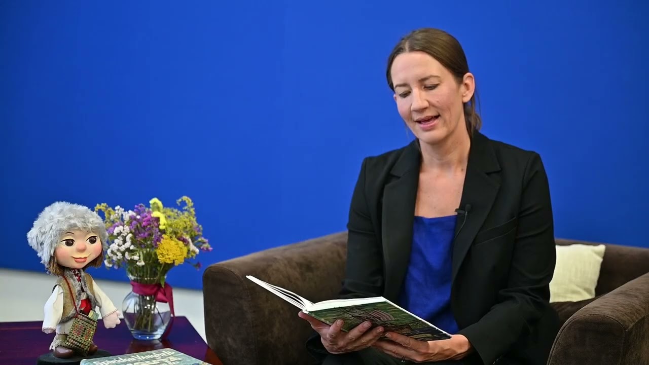 Reading from Isprăvile lui Guguță.