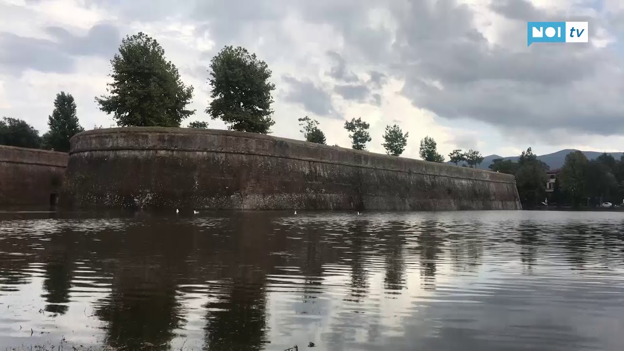 Allagamenti sotto gli spalti della mura di Lucca