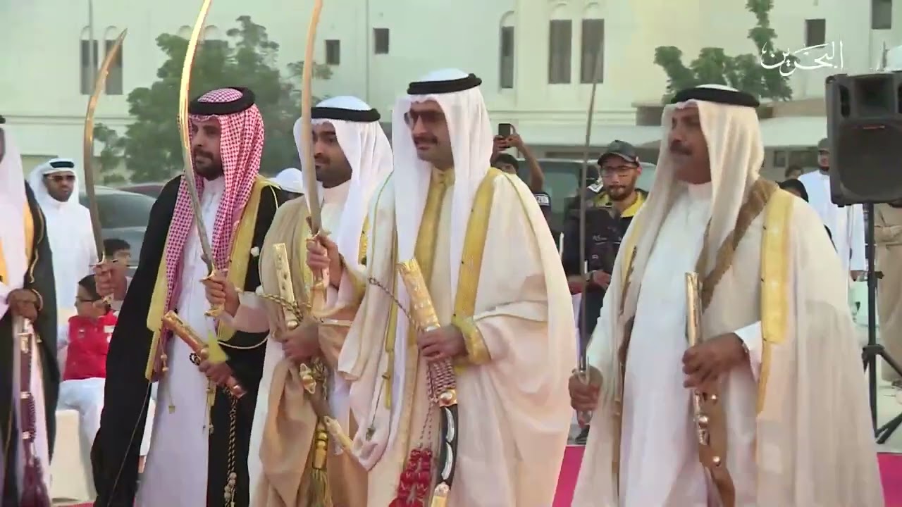تلفزيون البحرين - عرضة أهالي مدينة خليفة(أعياد البحرين)