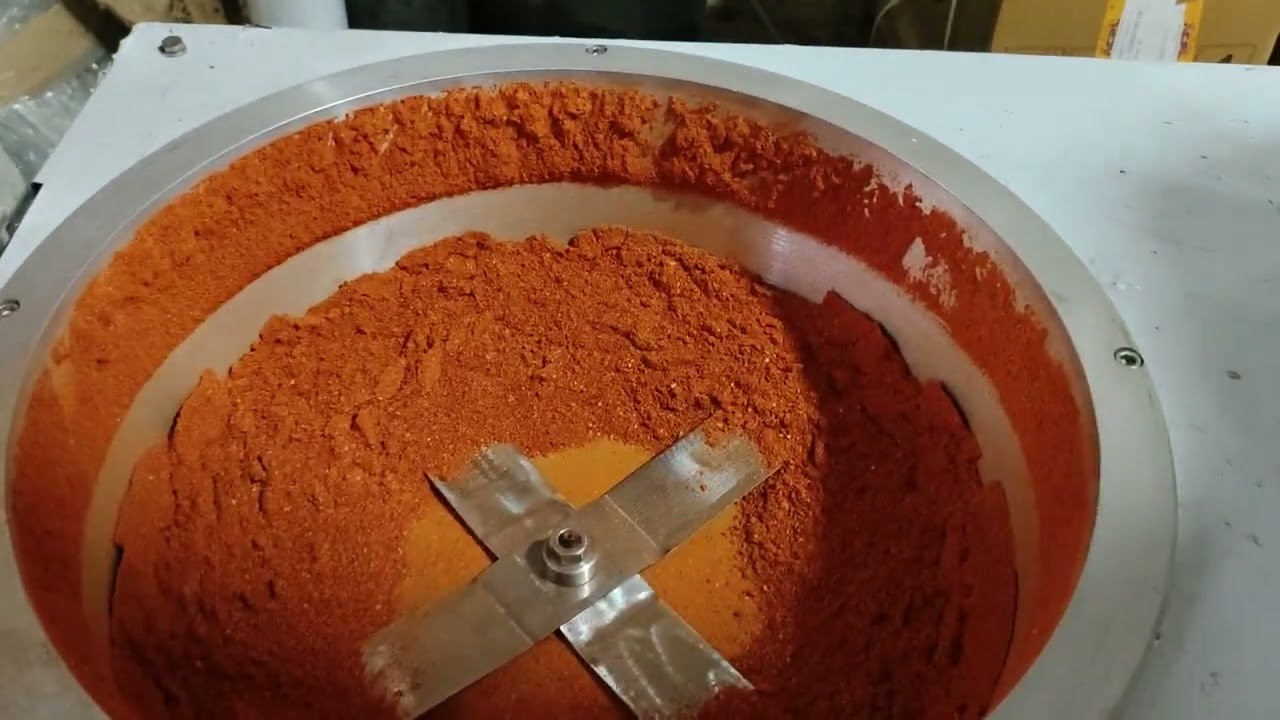 # mirchi powder#मिरची पावडर #मसाला मिक्सर मशीन कोल्हापूर livedemo spices grinding machine 9970123021