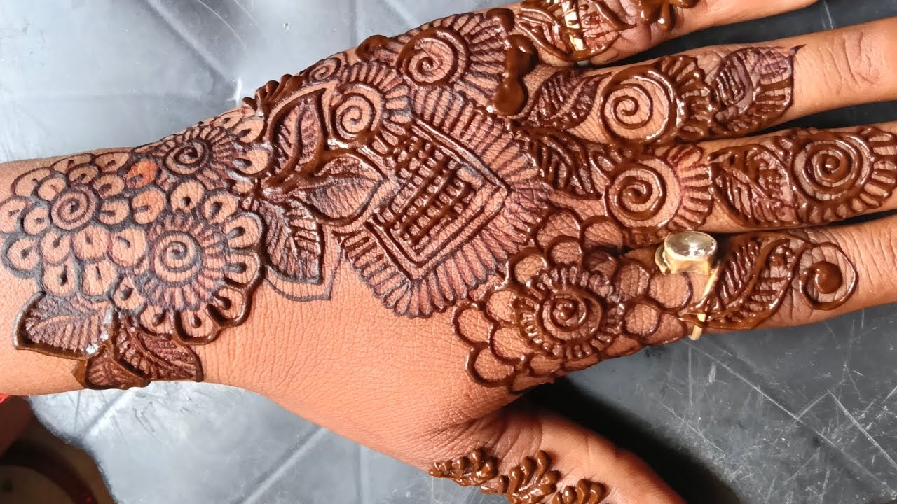   Very beautiful Henna mehndi designs very beautiful back hand mehndi designs